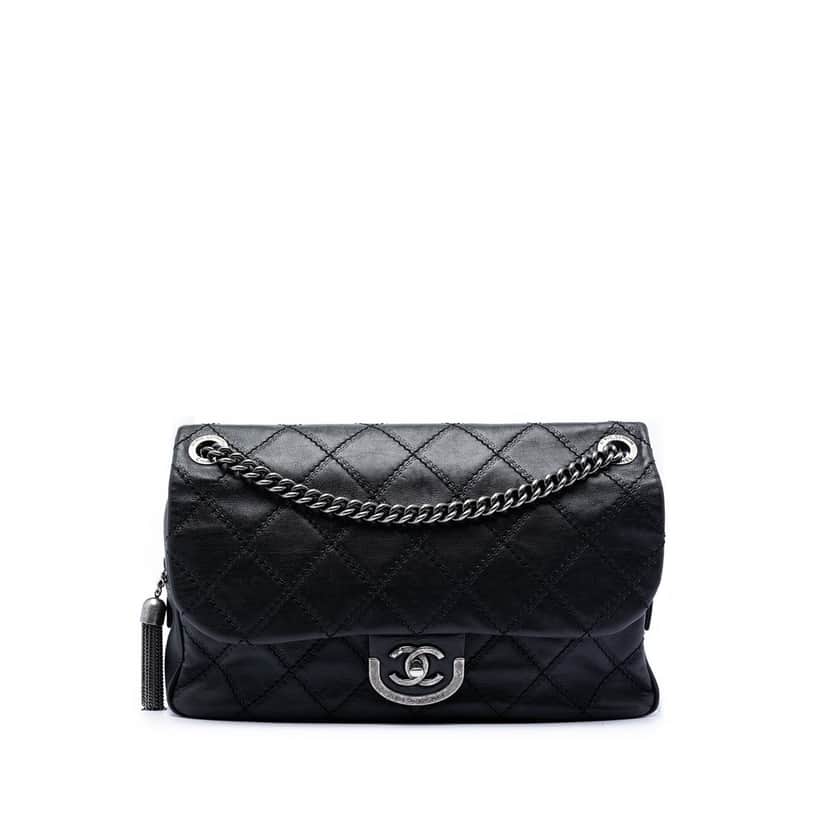 Chanel Paris Edinburgh Jumbo Quilted Calfskin Coco Sporran Flap Black Leather Very good condition - Front View