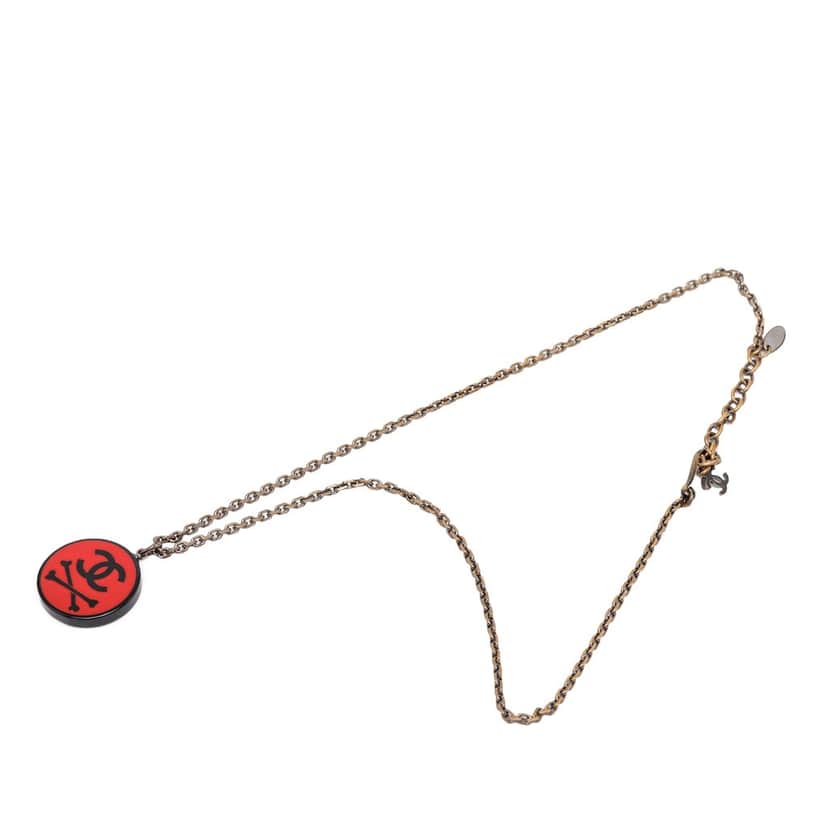 Chanel CC Gold Plated Resin Crossbones Round Pendant Necklace Red Plastic Very good condition - Front View