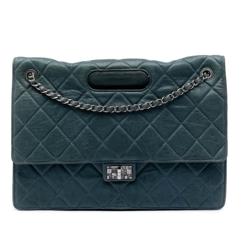Chanel Paris Byzance Maxi Washed Lambskin Take Away Flap Blue Leather Very good condition - Front View