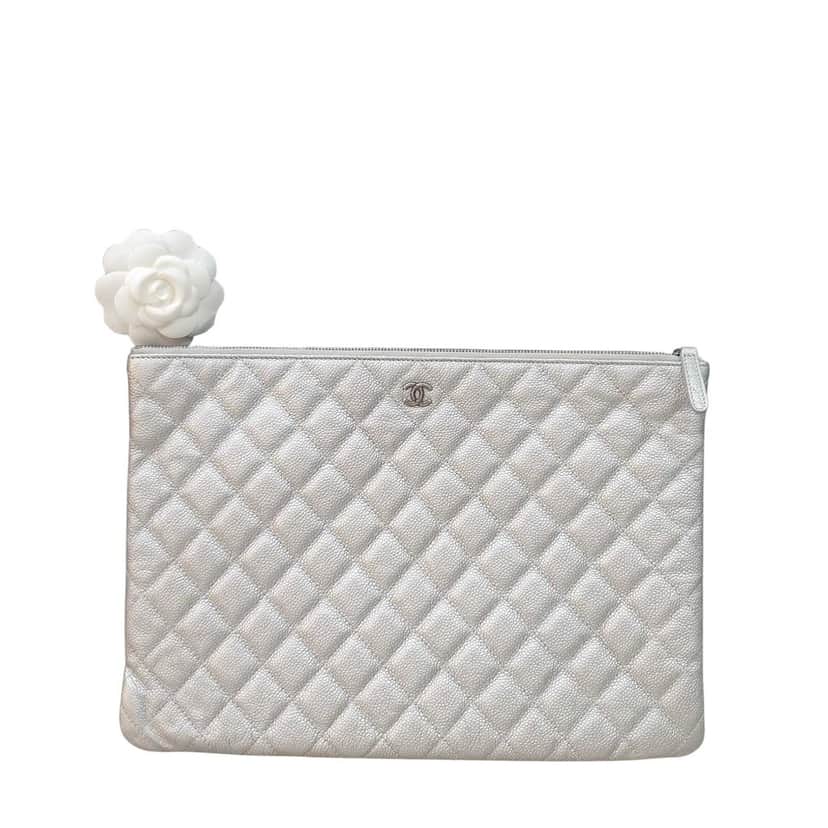 CHANEL Chanel Silver Grain Leather Clutch Bag Pre-Owned Silver Leather Good condition - Front View