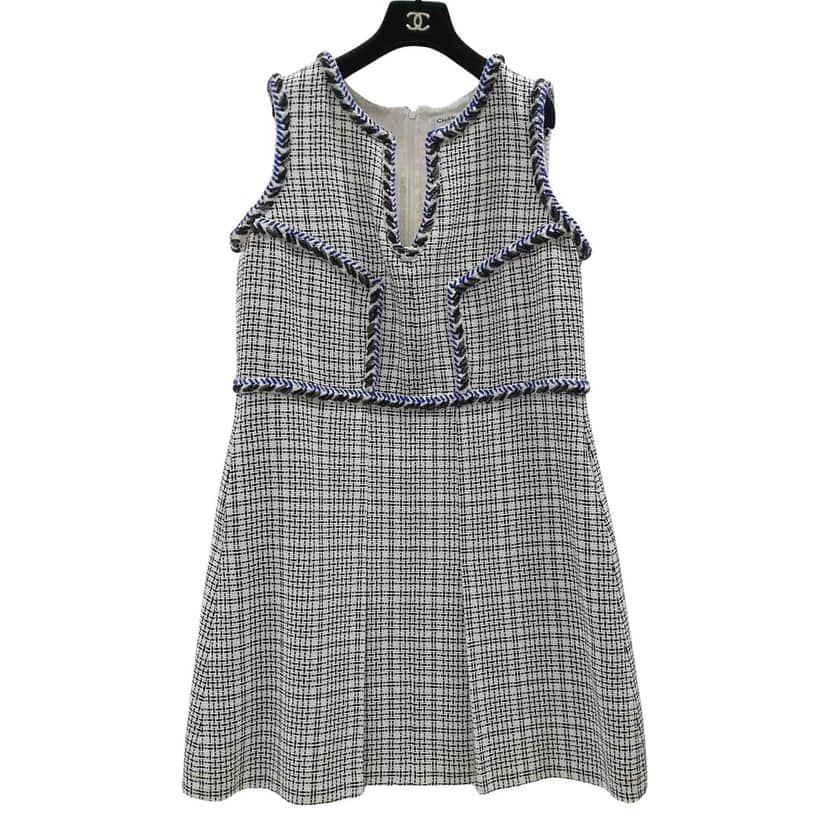 Chanel CHANEL White Blue Sleeveless Chevron Trim Shift Silver Tweed Dress Sz.46 Pre-owned White Tweed Good condition - Front View