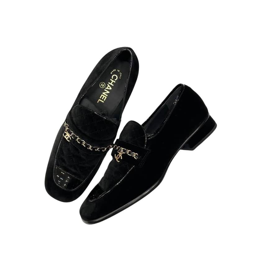 Chanel NWOB Chanel Black Suede Loafers Sz.41 pre-owned Black Suede Never worn - Front View