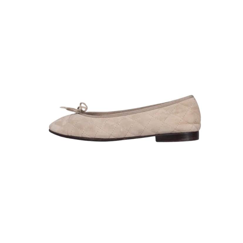 Chanel Chanel Beige Quilted Suede Ballet Flats Sz.38 pre-owned Beige Suede Good condition - Front View