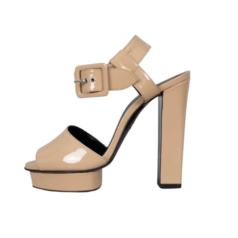 Hermès Hermès Beige Patent Leather Sandals Sz.37.5 pre-owned Beige Leather Good condition - Front View
