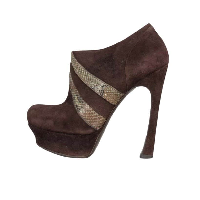 Saint Laurent Saint Laurent Brown Suede Ankle Boots - Sz 38.5 pre-owned Brown Suede Good condition - Front View