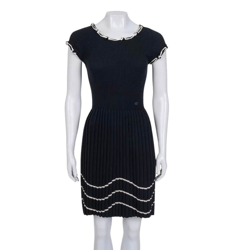 Chanel Chanel Fitted Wool Dress Black Fall 2007 Sz.36 Pre-owned Black Wool Good condition - Front View