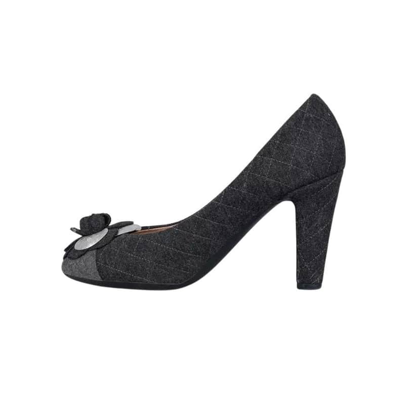 Chanel Chanel Gray Textile Rose Pumps  Sz 38 pre-owned Grey Leather Good condition - Front View