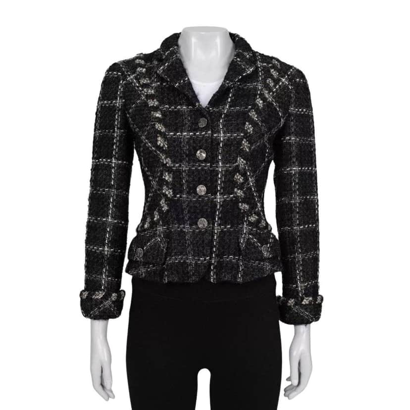 Chanel Chanel Vintage Black Tweed Fitted Jacket, Sz 38/M Pre-owned Black Tweed Good condition - Front View