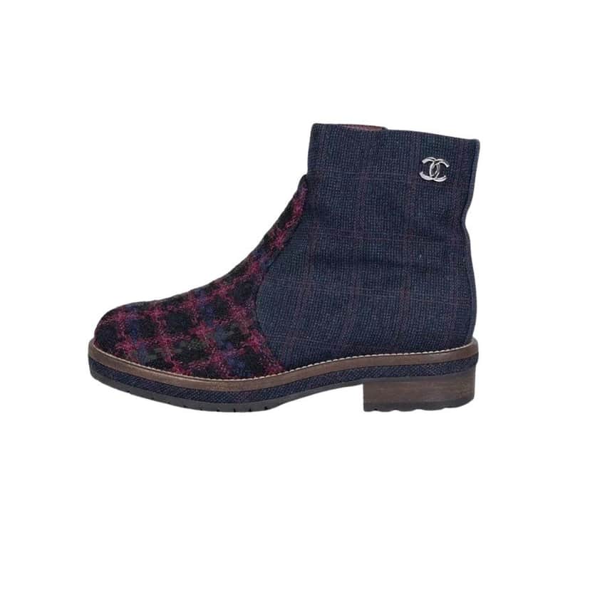 Chanel Chanel Blue Textile Logo Zip Ankle Boots Size 38.5 pre-owned Blue Leather Good condition - Front View