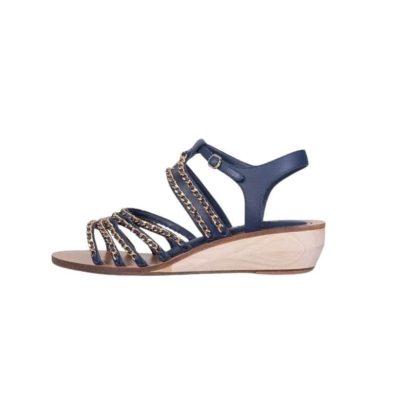 Chanel Chanel Blue Leather Chain Sandals - Size 40 Pre-owned Blue Leather Good condition - Front View