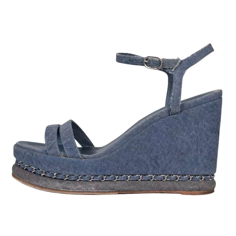 Chanel Chanel Blue Denim Wedge Sandals, Size 39.5 pre-owned Blue Denim Good condition - Front View