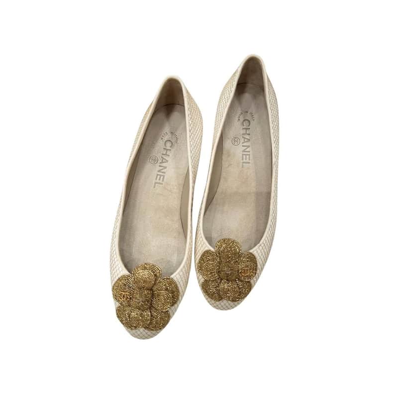 Chanel Chanel Metallic Gold Ballet Flats - Size 38 pre-owned Gold Good condition - Front View