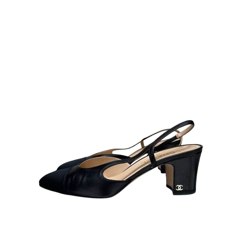 Chanel Chanel Black Leather Cap-Toe Slingback Pumps Sz. 41 Pre-owned Black Leather Good condition - Front View