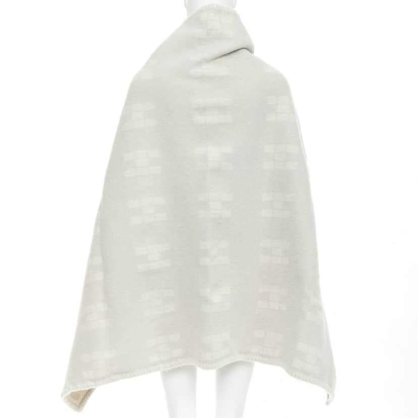 Hermes Product Grey Cashmere Fair condition - Front View