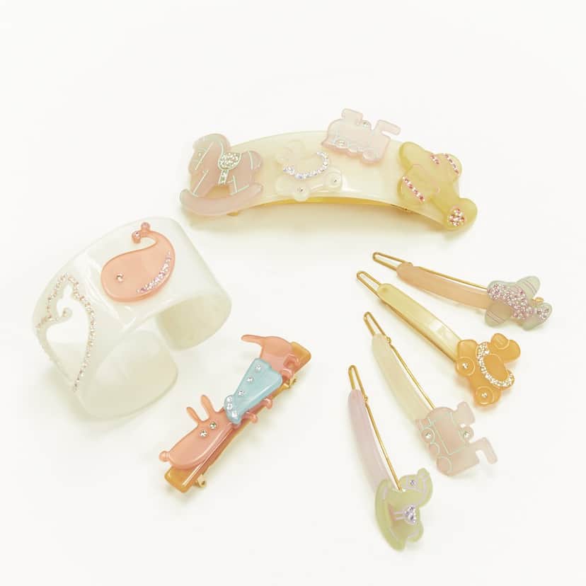 NON SIGNE / UNSIGNED Horse Bangle Clip MultiColor Plastic Very good condition - Front View