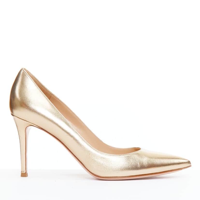 Gianvito Rossi Gold Pointy Pumps Gold Leather Good condition - Front View
