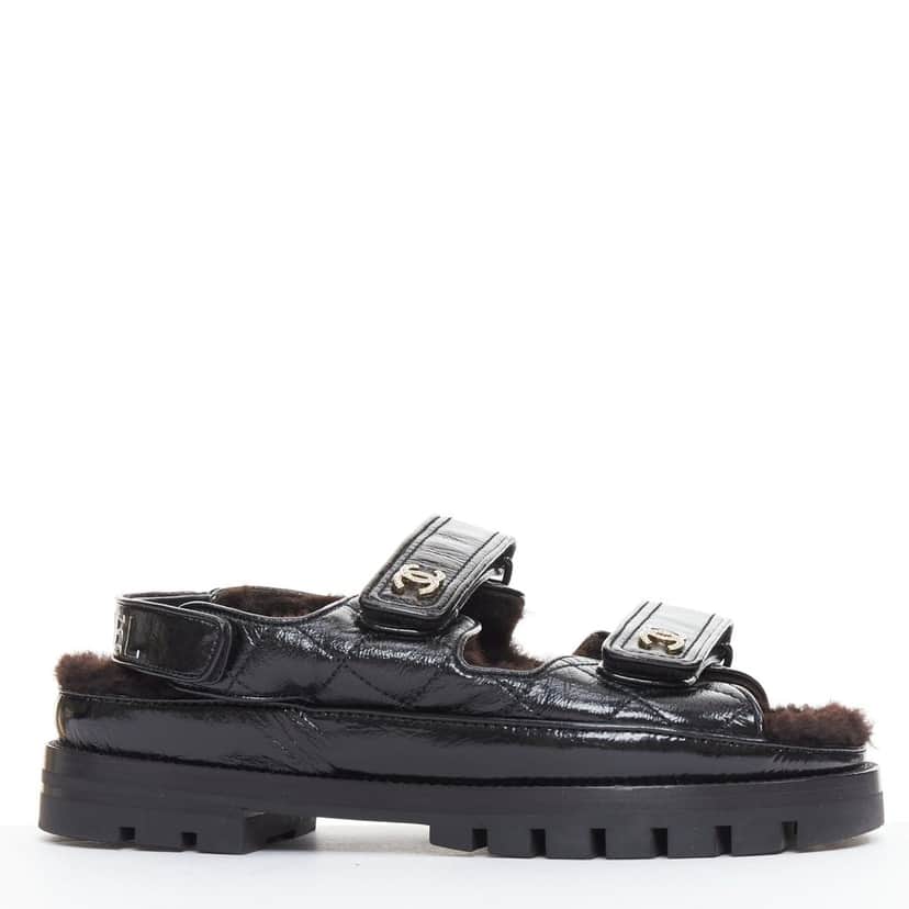 Chanel Product Black Leather Very good condition - Front View