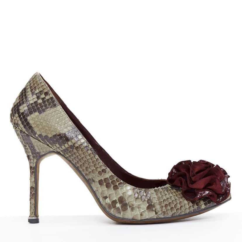 Manolo Blahnik Rose Applique Pumps Khaki Leather Good condition - Front View