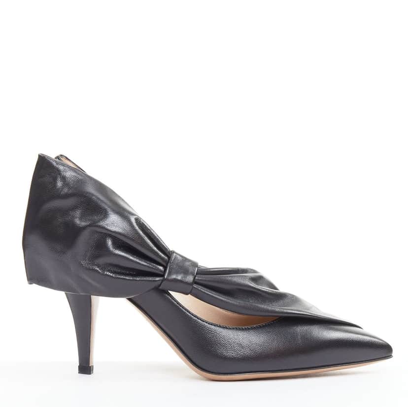 Valentino Product Black Leather Very good condition - Front View