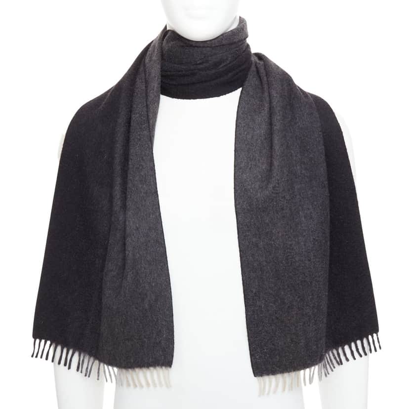 Prada Product Black Cashmere Very good condition - Front View