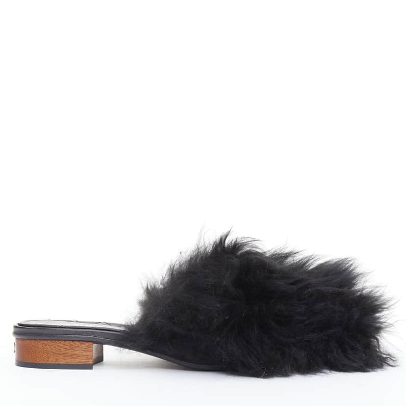 Chanel Sandals Black Fur Very good condition - Front View