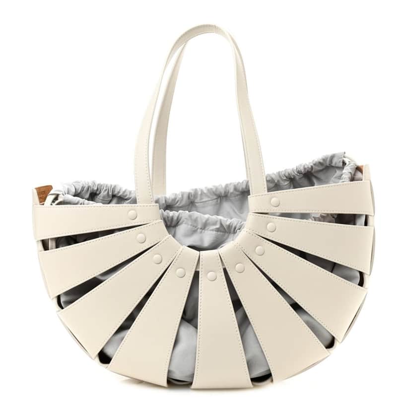 Bottega Veneta Bottega Veneta The Shell Bag Frost White French Calfskin Shoulder Bag White Leather Never worn - Front View