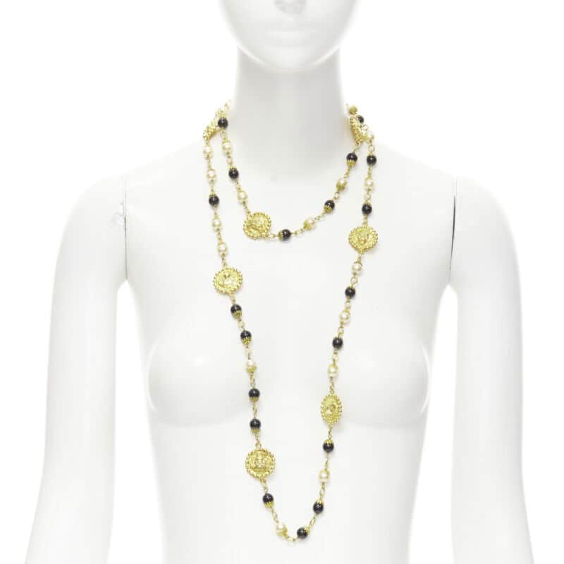 Chanel Lion Head Necklace Gold Metal Very good condition - Front View