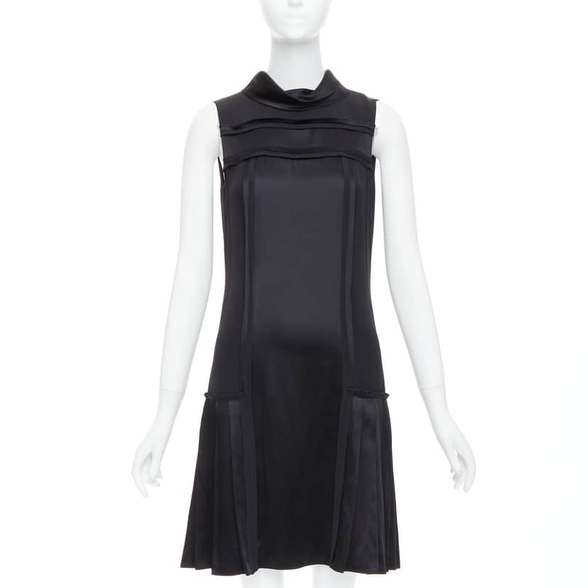 Oscar De La Renta Foldover Collar Dress Black Silk Very good condition - Front View