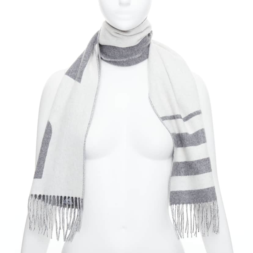 Hermès Horse Head Scarf Grey Cashmere Never worn - Front View