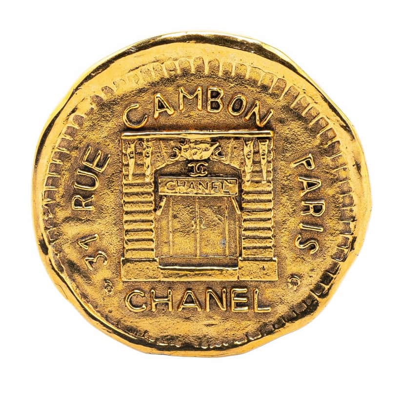 Chanel Gold Plated 31 Rue Cambon Round Brooch Gold Metal Good condition - Front View