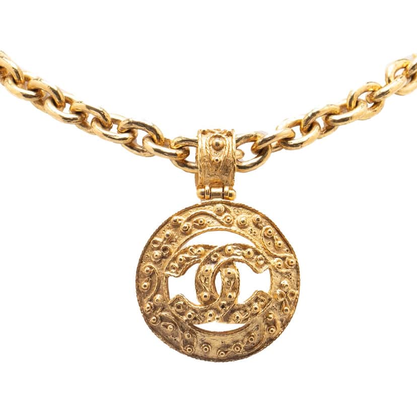 Chanel Gold Plated CC Round Pendant Necklace Gold Metal Good condition - Front View