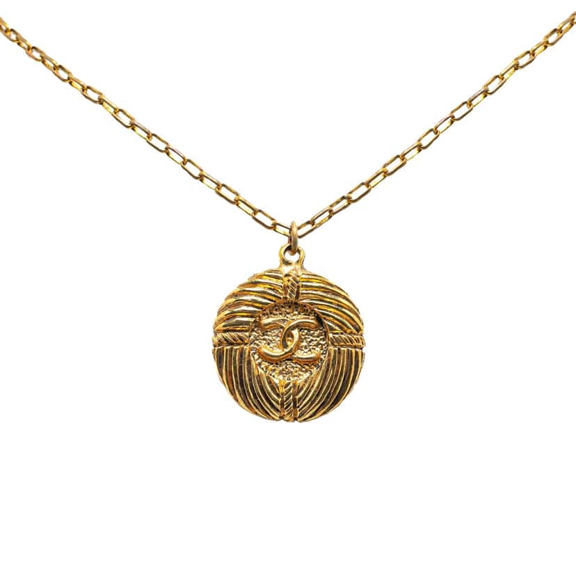 Chanel Gold Plated CC Round Pendant Necklace Gold Metal Good condition - Front View