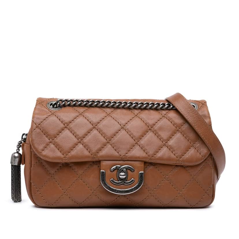 Chanel Paris Edinburgh Medium Calfskin Coco Sporran Flap Brown Leather Good condition - Front View