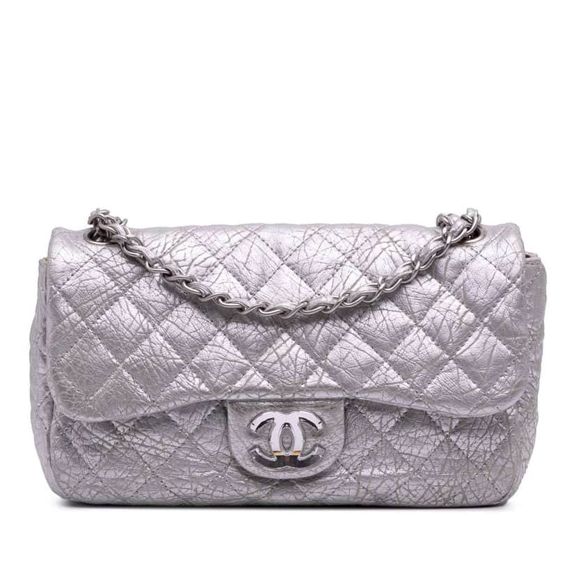 Chanel Quilted Aged Calfskin On The Rocks Flap Silver Leather Good condition - Front View