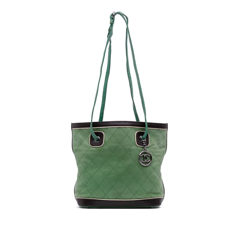 Chanel CC Quilted Lambskin Country Club Tote Green Leather Very good condition - Front View