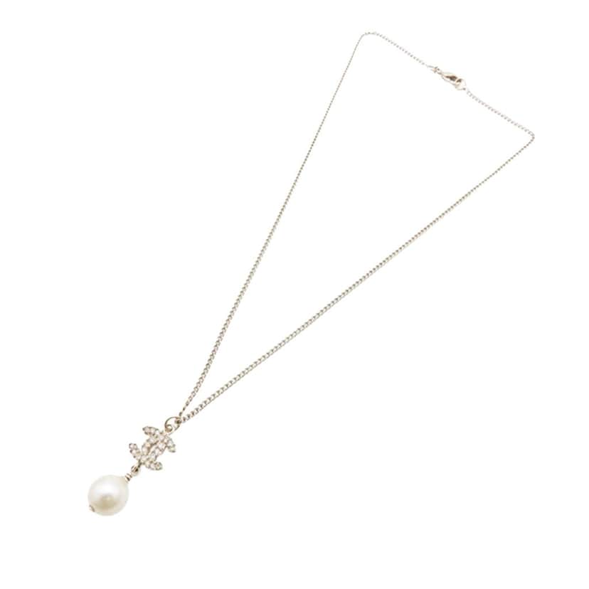 Chanel Gold Plated CC Rhinestones and Faux Pearl Pendant Necklace Gold Metal Good condition - Front View