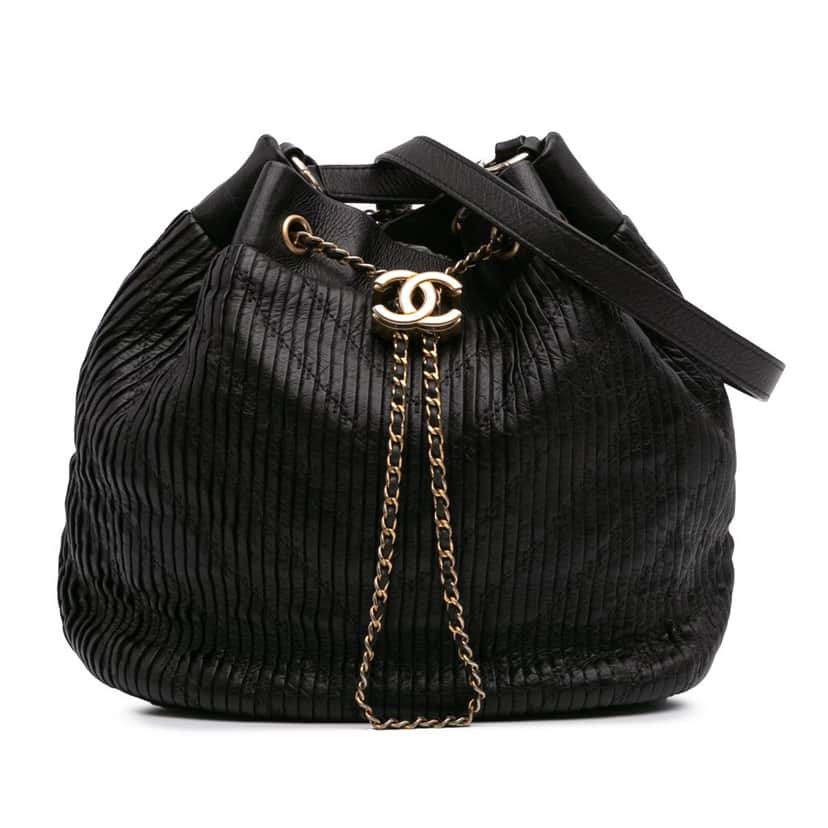 Chanel Medium Crumpled Calfskin Coco Pleats Drawstring Bucket Bag Black Leather Good condition - Front View