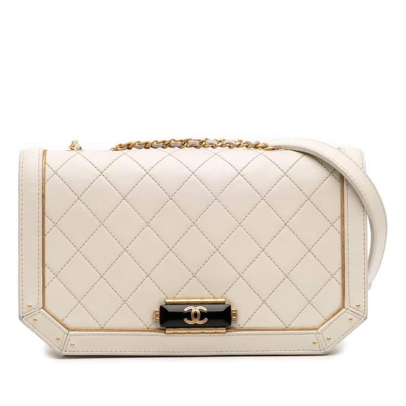 Chanel Medium Quilted Calfskin Octagon CC Clasp Flap White Leather Very good condition - Front View