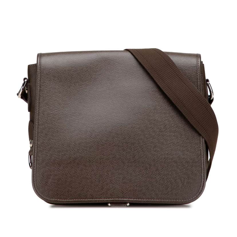 Louis Vuitton Taiga Andrei Brown Leather Good condition - Front View