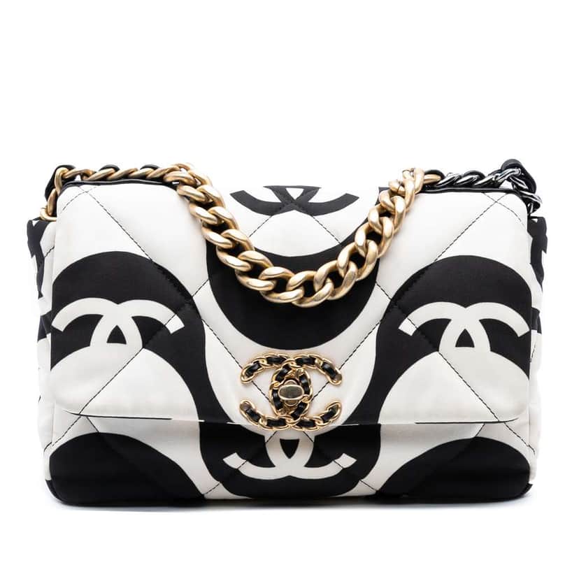 Chanel Medium Printed Silk 19 Flap White Silk Good condition - Front View