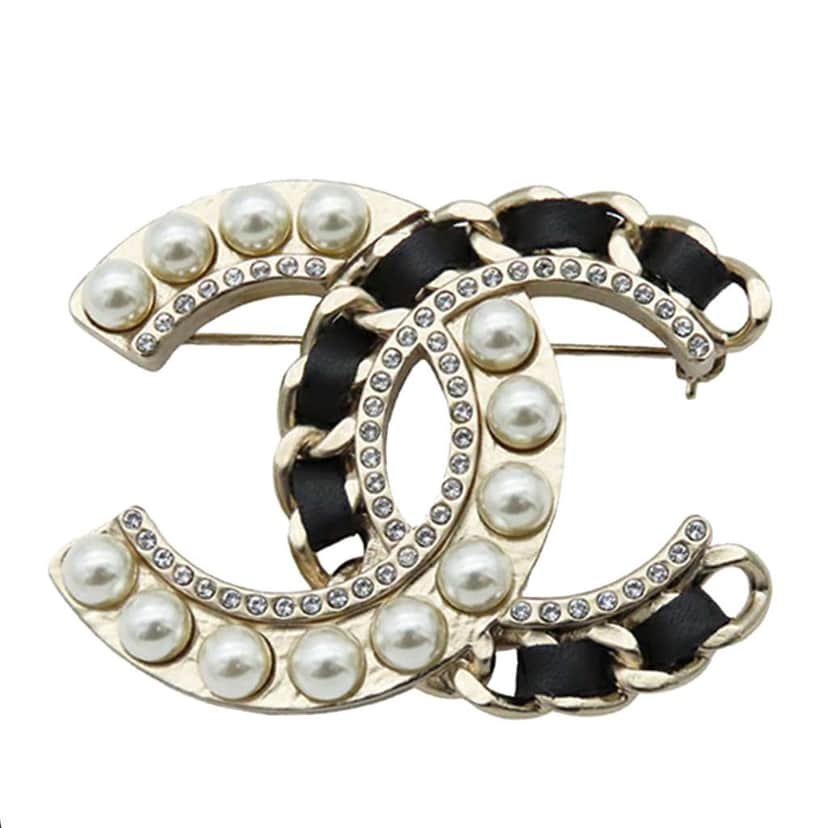 Chanel CC Gold Plated Faux Pearl and Rhinestones Brooch Gold Metal Good condition - Front View