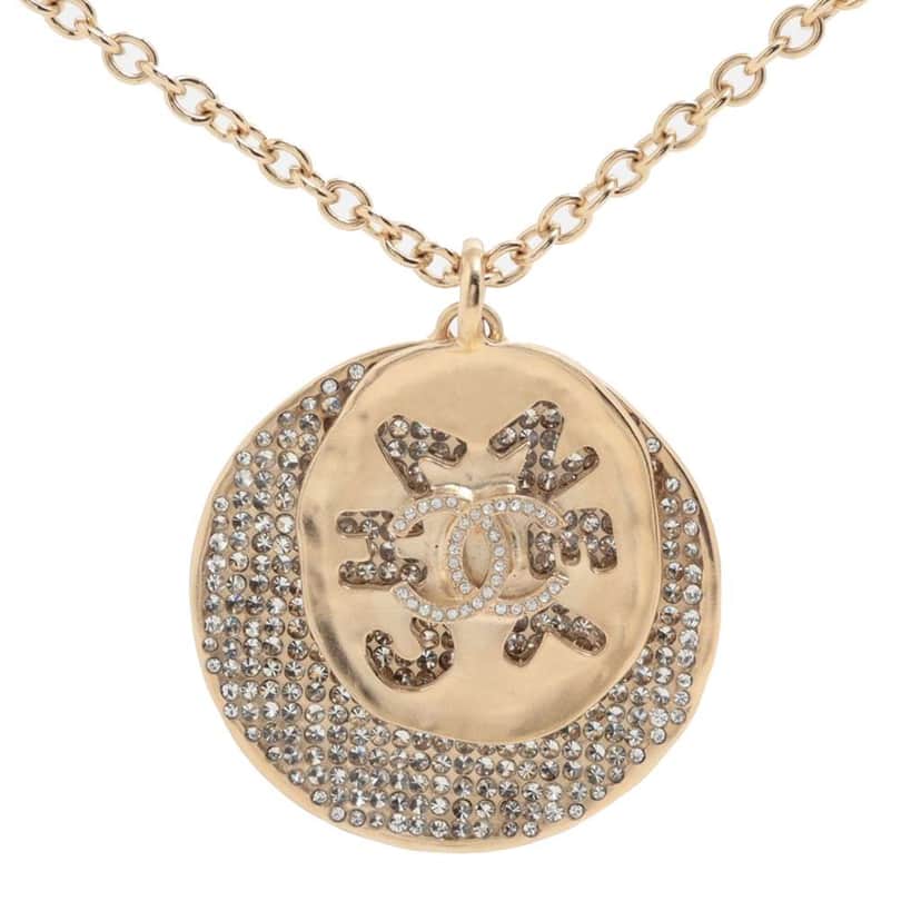 Chanel CC Gold Plated Rhinestone Embellished Round Logo Pendant Necklace Gold Metal Good condition - Front View
