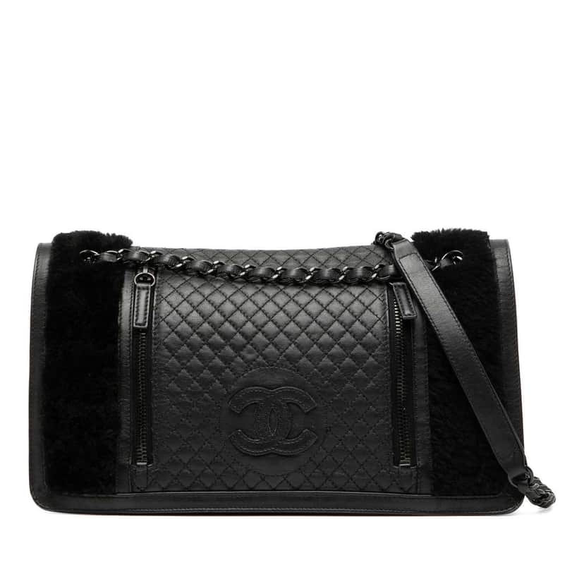 Chanel Large CC Quilted Lambskin and Shearling Single Flap Black Leather Good condition - Front View