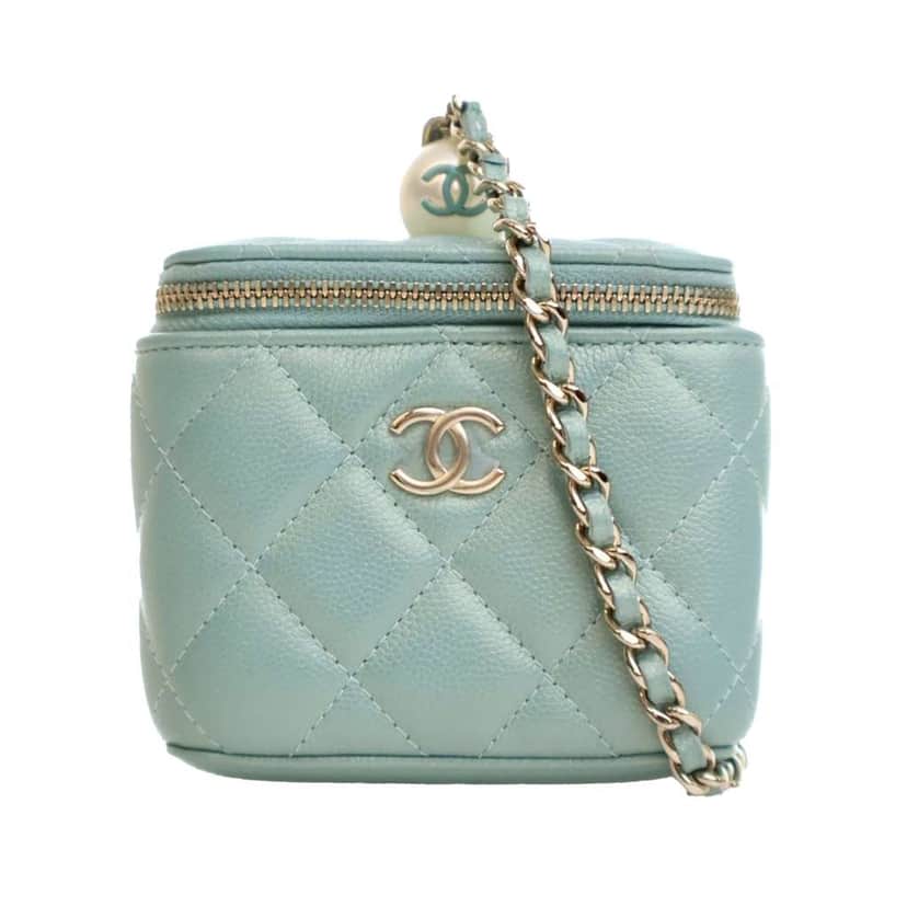 Chanel Mini Quilted Iridescent Caviar Pearl On Top Vanity Case With Chain Green Leather Good condition - Front View