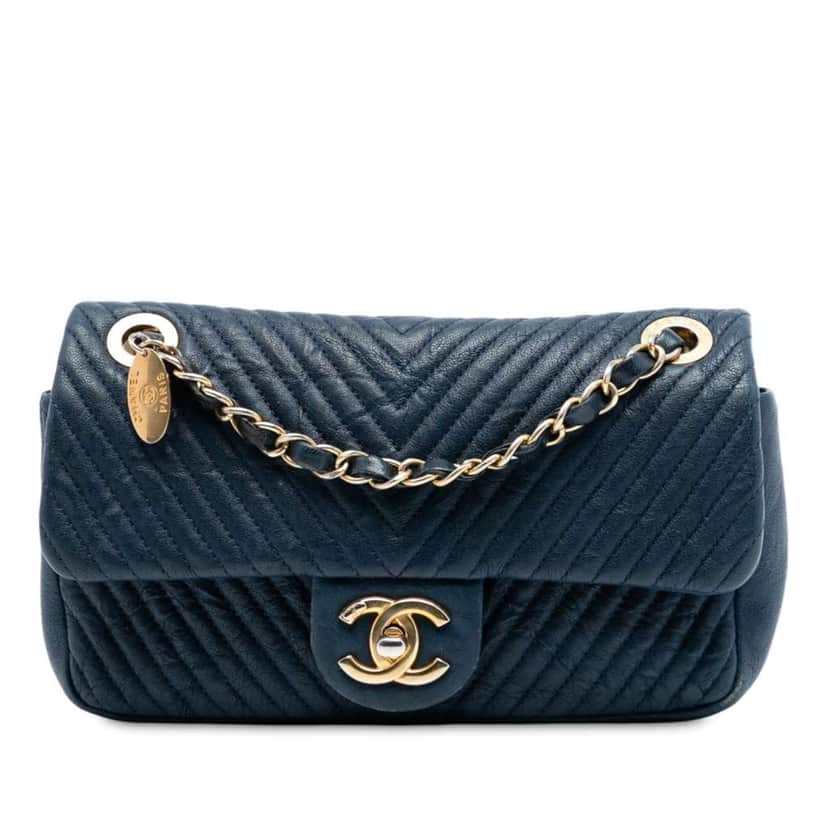 Chanel Small Chevron Wrinkled Calfskin Medallion Charm Surpique Flap Blue Leather Good condition - Front View
