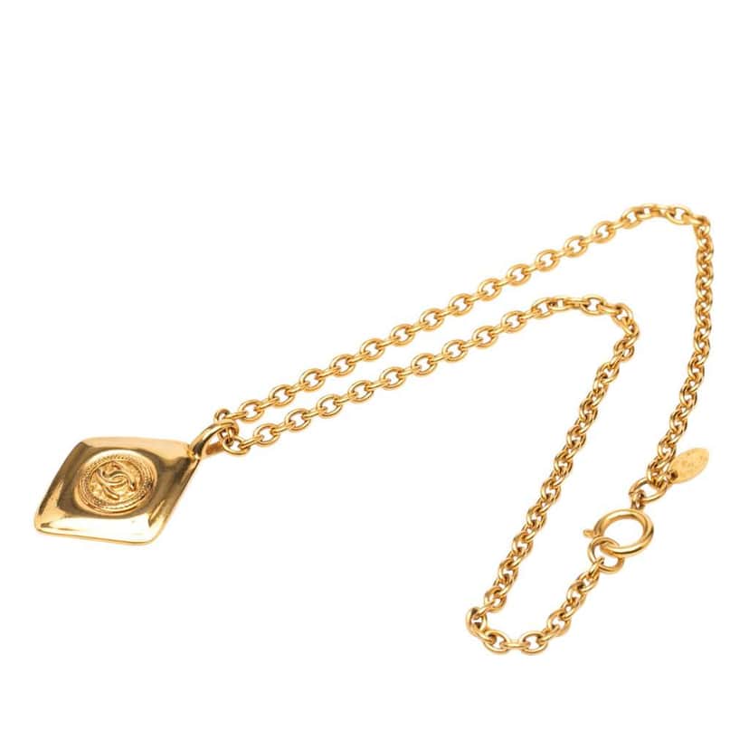 Chanel CC Gold Plated Diamond Shape Pendant Necklace Gold Metal Good condition - Front View