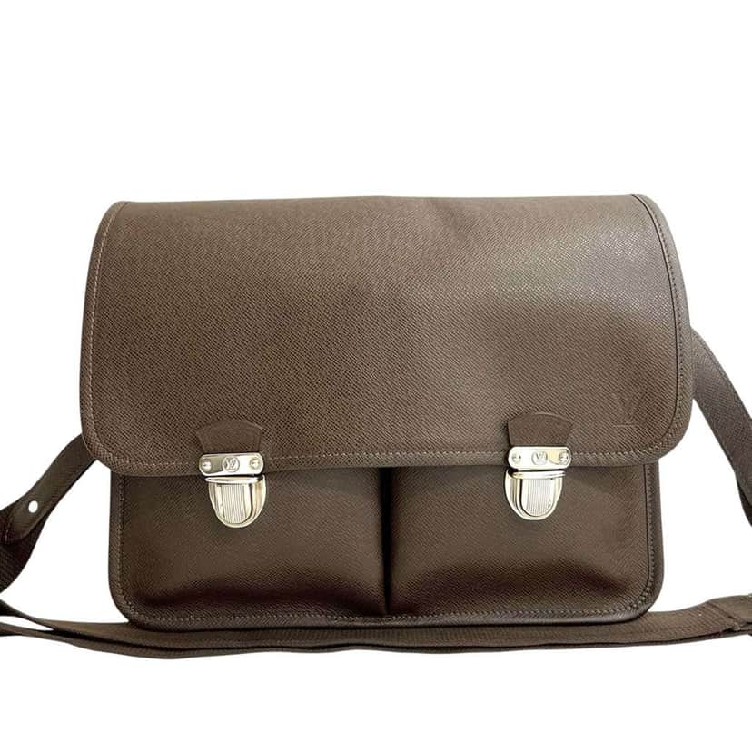 Louis Vuitton Taiga Alexei Messenger Brown Leather Good condition - Front View