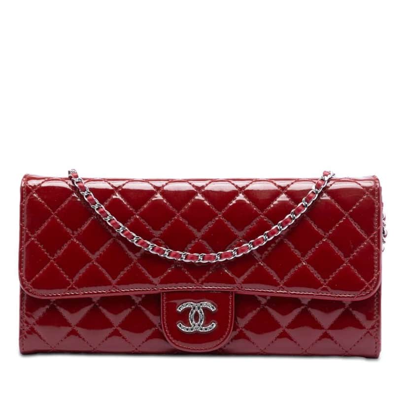 Chanel Quilted Patent Brilliant East West Flap Clutch with Chain Red Leather Good condition - Front View