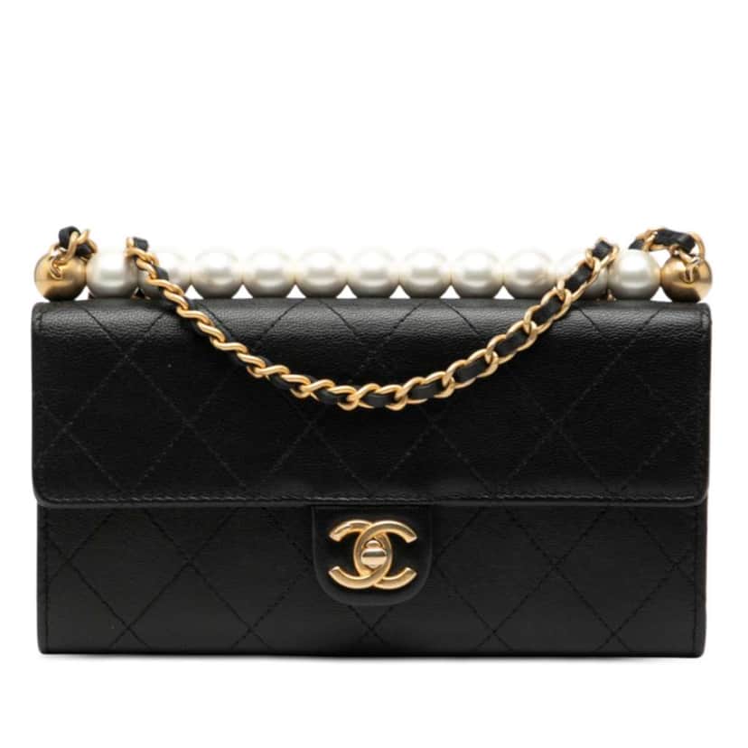 Chanel Quilted Goatskin Chic Pearls Clutch with Chain Black Leather Good condition - Front View