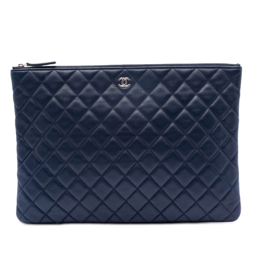 Chanel Large Quilted Lambskin O Case Clutch Blue Leather Good condition - Front View